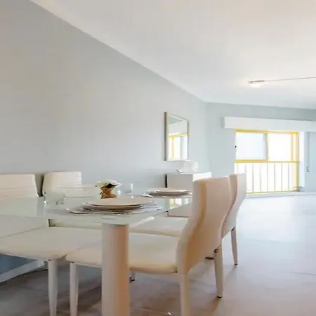 Cozy And Sunny Coastal Escape With Stunning Views Apartamento *