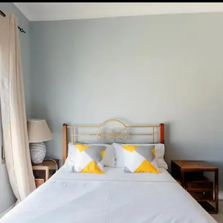 Cozy And Sunny Coastal Escape With Stunning Views Apartment *